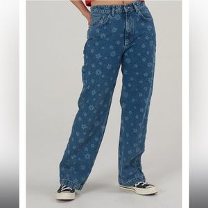 NWOT RAGGED PRIEST DAISY JEAN SIZE 28